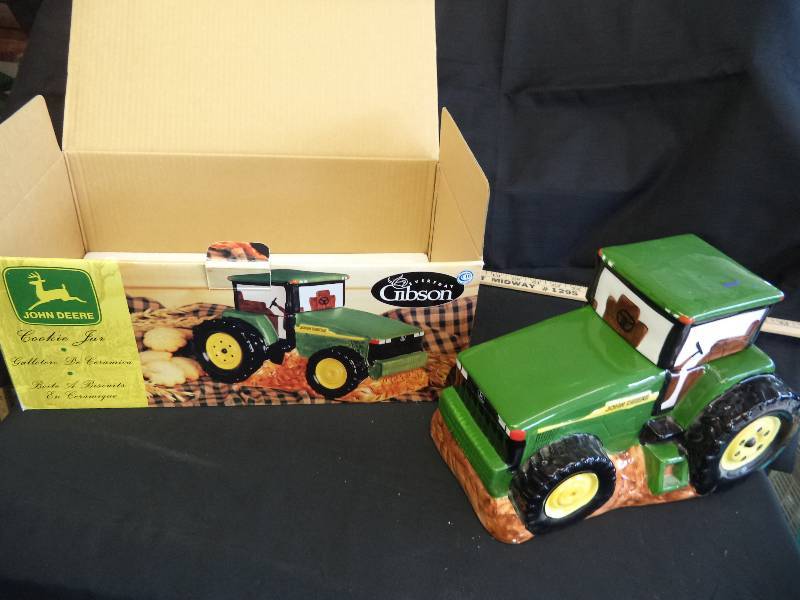 lot 1914 image: John Deere Tractor Cookie Jar