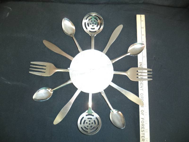 lot 1915 image: Unique Clock -Kitchen Decor- Utensils