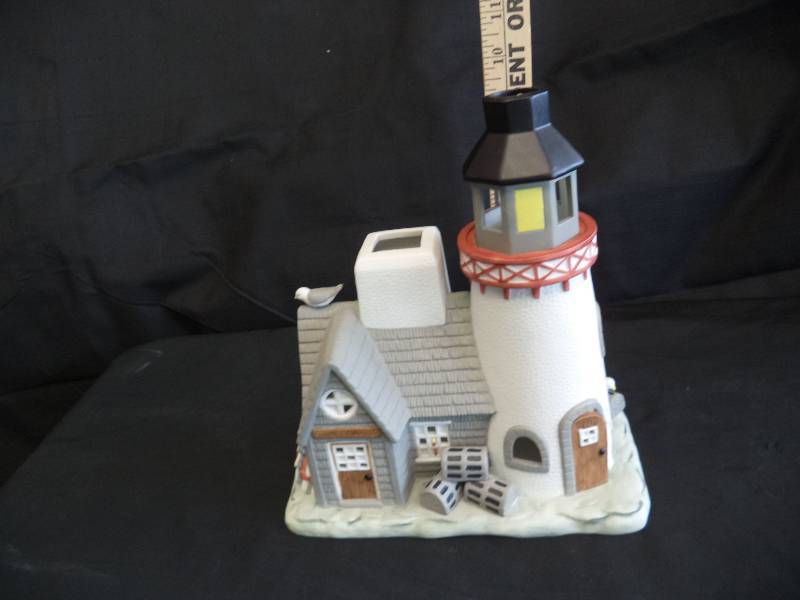 lot 1916 image: Candle Lite- Stoney Harbor Light House