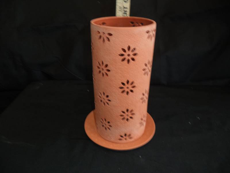 lot 1922 image: Candle Lite- Terra Blossum