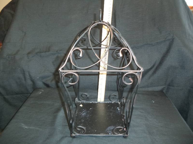 lot 1925 image: Symphony Candle Holder- Candle Lite