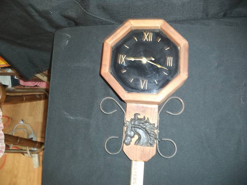 lot 1927 image: Hanging Wall Clock