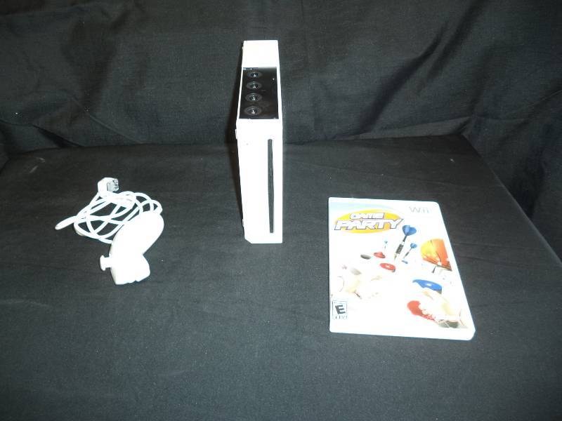 lot 1935 image: Nintendo Wii Console and Game