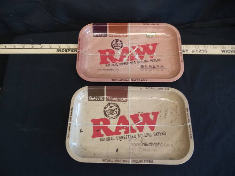 lot 1942 image: Tobacco Tins-  RAW Rolling Papers