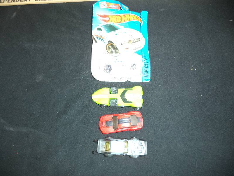lot 1954 image: Hotwheel Lot of 4
