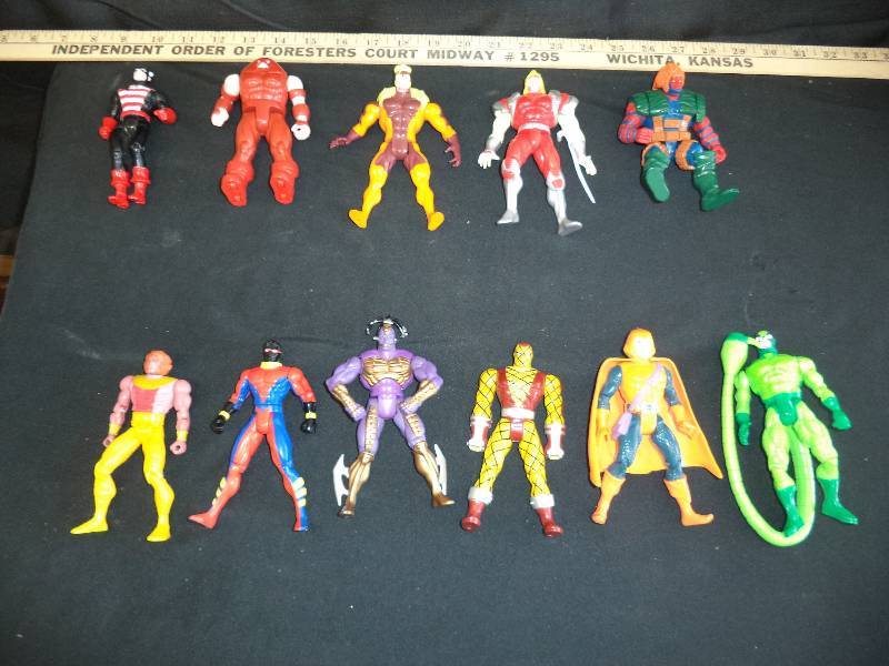 lot 1957 image: 1990s Action Figure Lot of 11