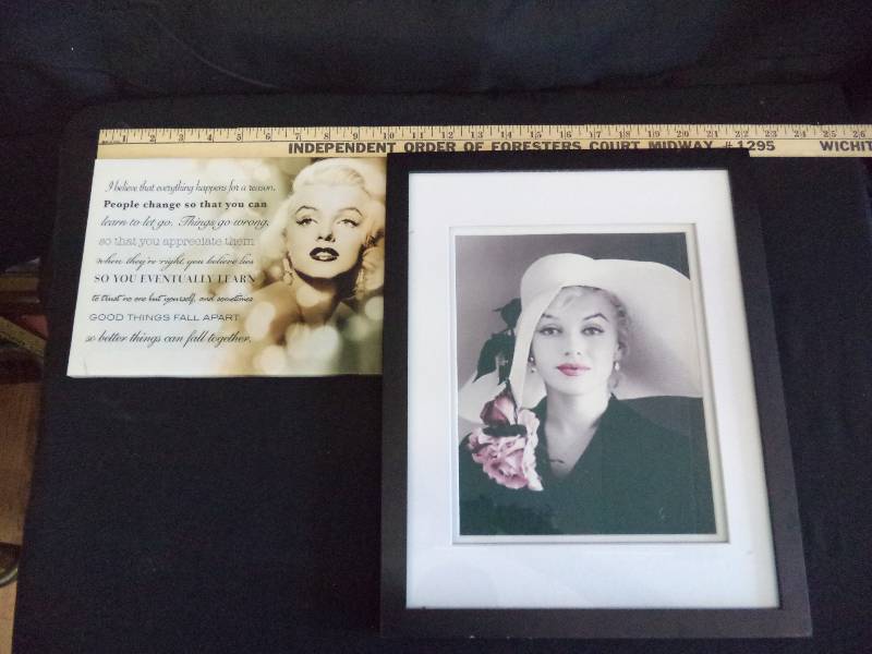 lot 1961 image: Marilyn Monroe Picture Lot of 2