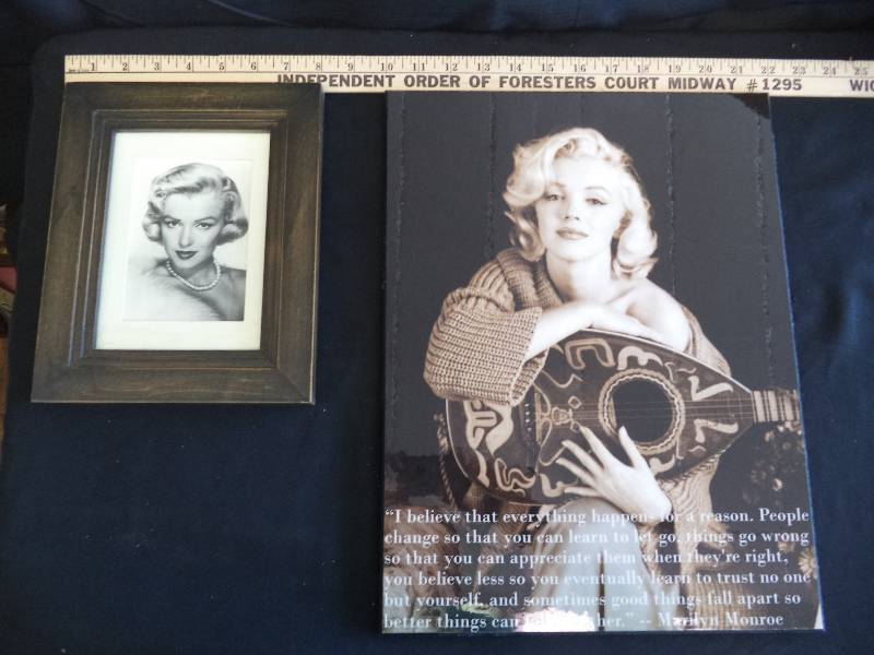 lot 1962 image: Marilyn Monroe Picture Lot of 2