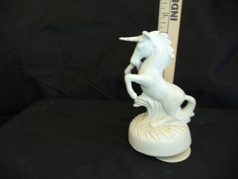 lot 1968 image: Unicorn Music Box  Tested