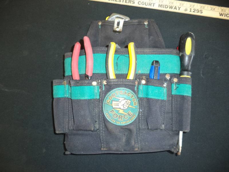 lot 1978 image: Contractor Tool Pouch and Tools