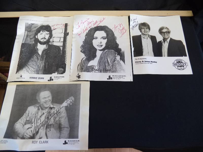 lot 1989 image: Country Singers past and Present Autographed Pictures