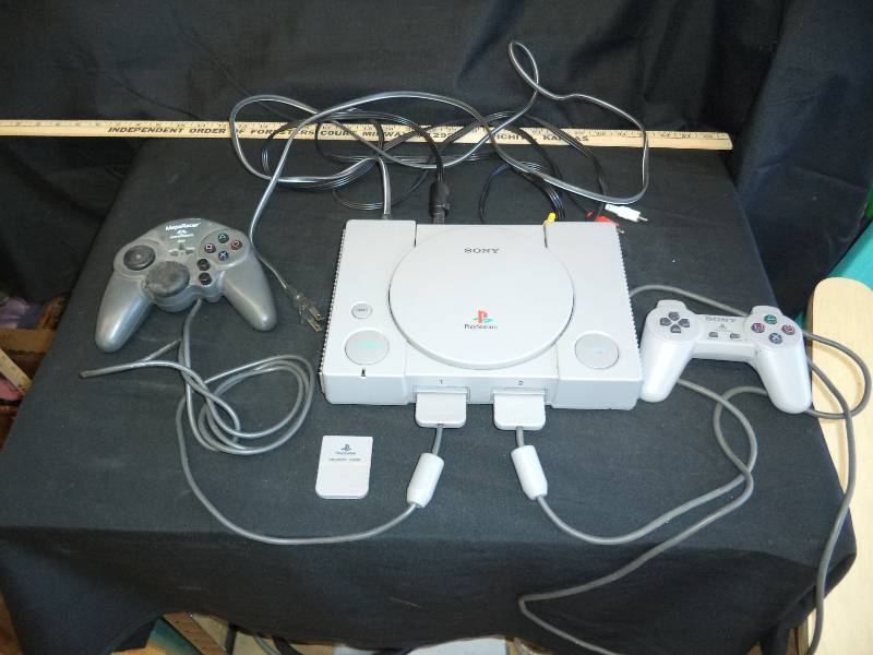 lot 1995 image: Sony Playstation Lot- Old School Original