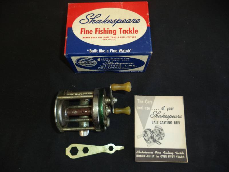 lot 1996 image: Shakespeare 1964 Vintage Fishing Reel With Box