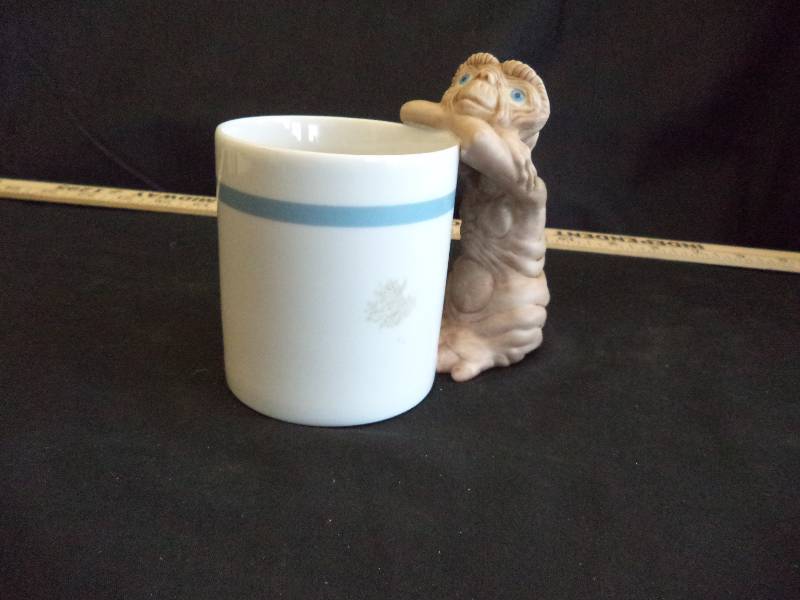 lot 2002 image: 1983 Avon E.T. Cup-  Dont Phone Home,BID