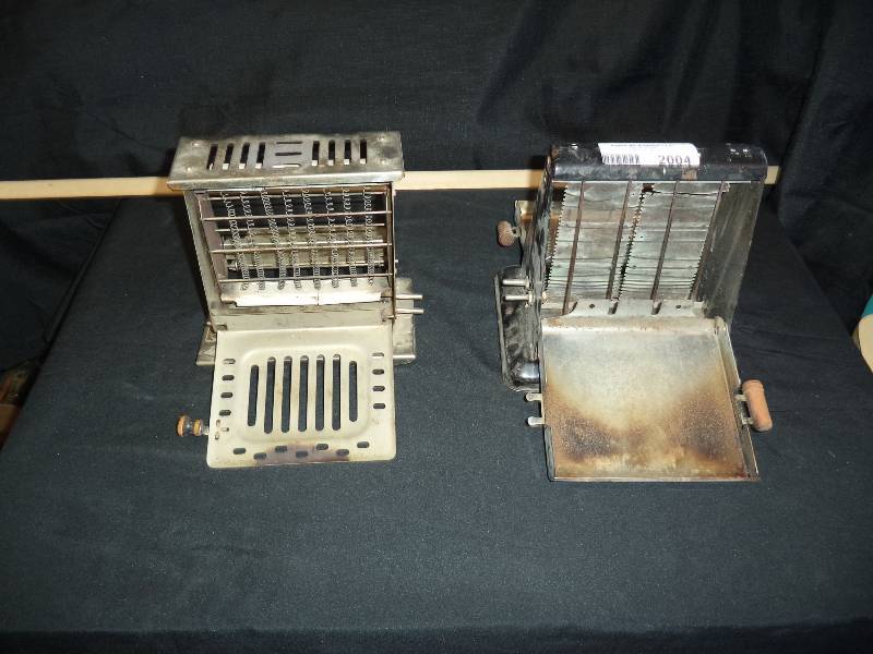 lot 2004 image: Lot of 2 Antique or Vintage Toasters- Neat