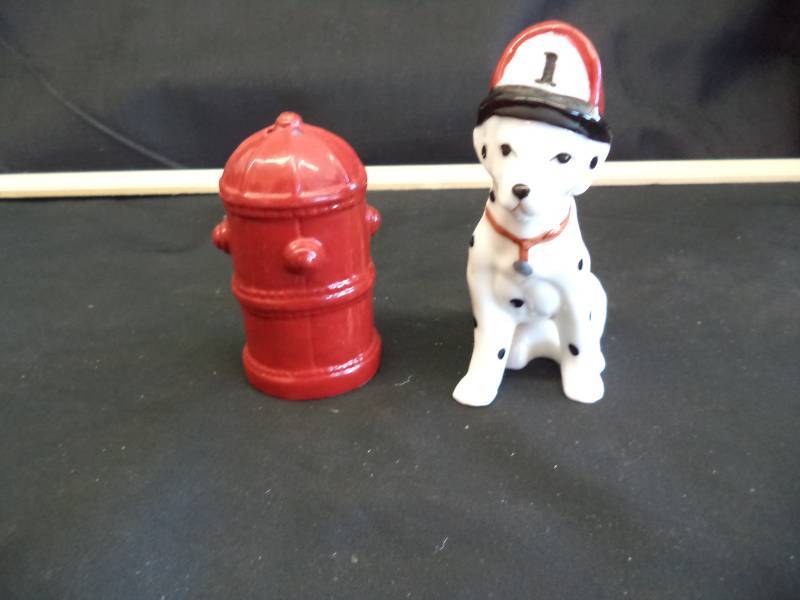 lot 2007 image: Salt and Pepper Shaker Set- Fireman Dog- Dalmation and Hydrant
