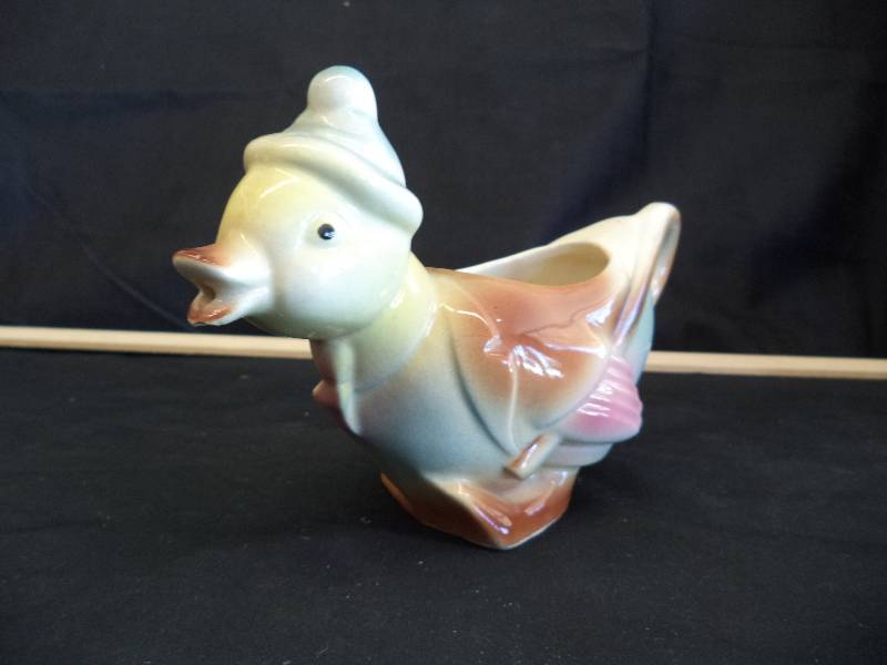 lot 2012 image: Ceramic Duck Creamer