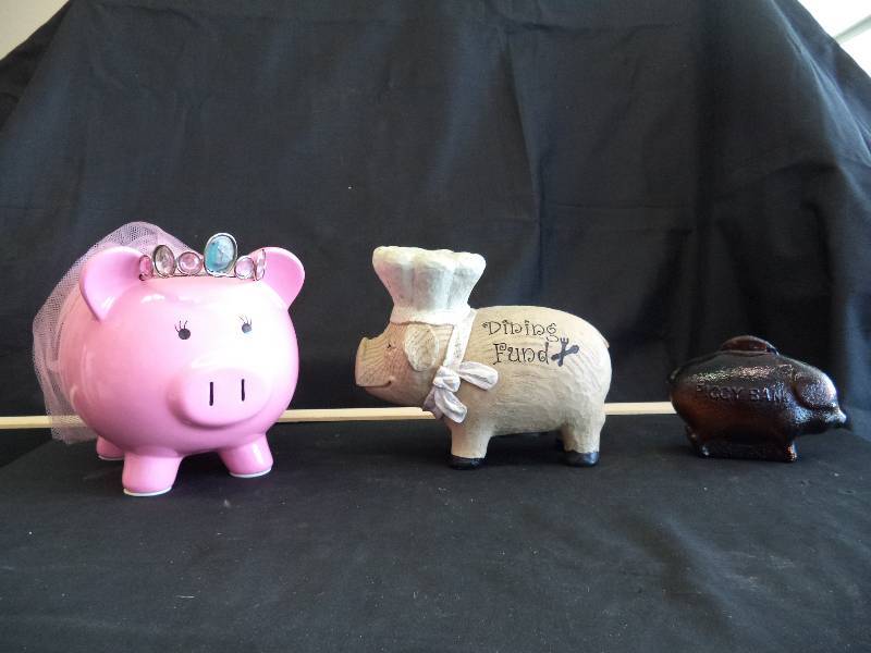 lot 2014 image: Piggy Bank Lot of 3Wood-Glass-Ceramic
