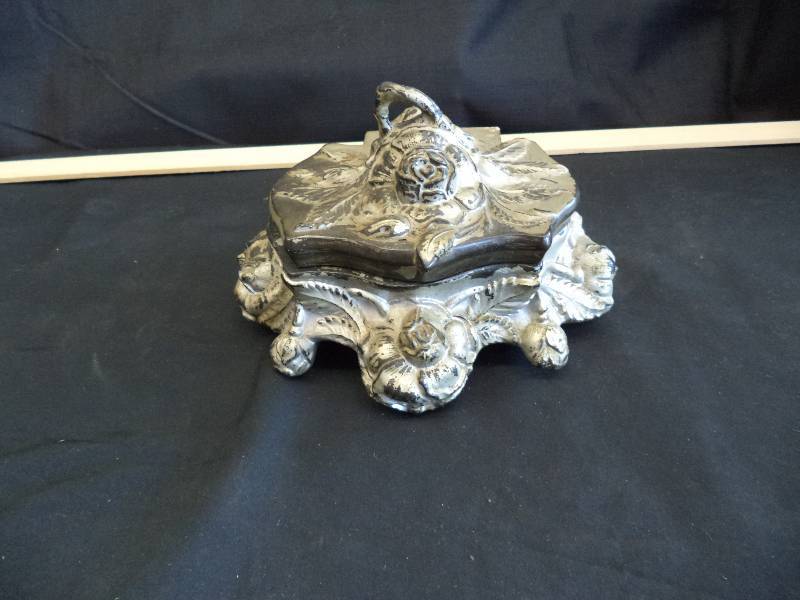 lot 2015 image: Ornate Jewelry Box- Vintage