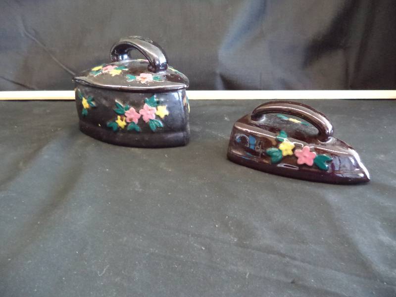 lot 2017 image: Vintage Japan- Jewelry Box Shaped like Iron With Bonus Piece