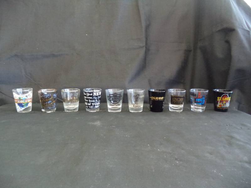 lot 2019 image: Lot of 10 Shotglasses
