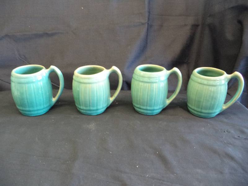 lot 2020 image: Vintage Coffee Cup Set