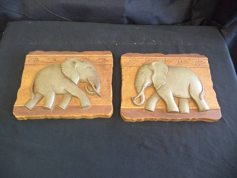 lot 2021 image: Wall Decor- Elephants