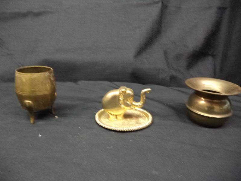 lot 2031 image: WoW-  Spittoon- Cauldron- Elelphant   Brass Piece Lot