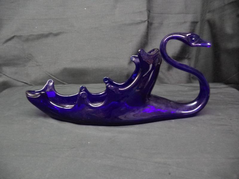 lot 2037 image: Swan- Blue Blown Glass