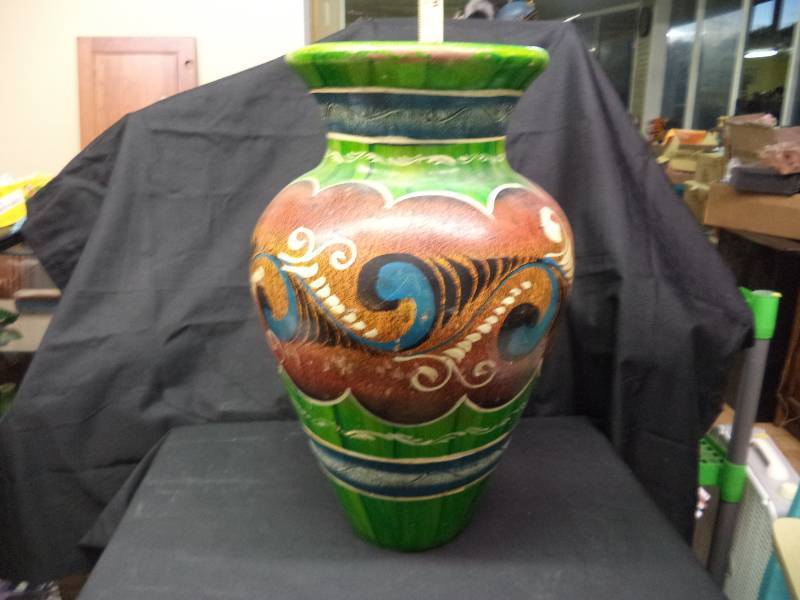 lot 2045 image: 23 inch Vase-  Pretty