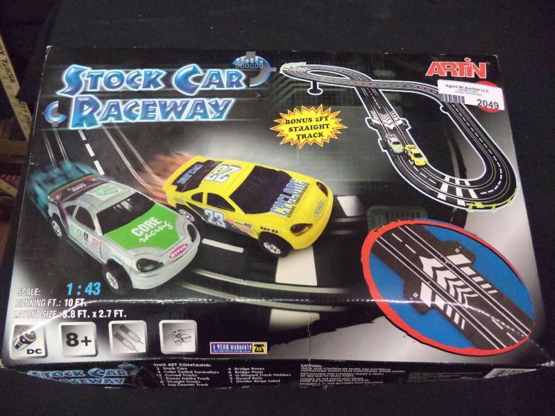 lot 2049 image: Stockcar Raceway- Slot Car Toy Set