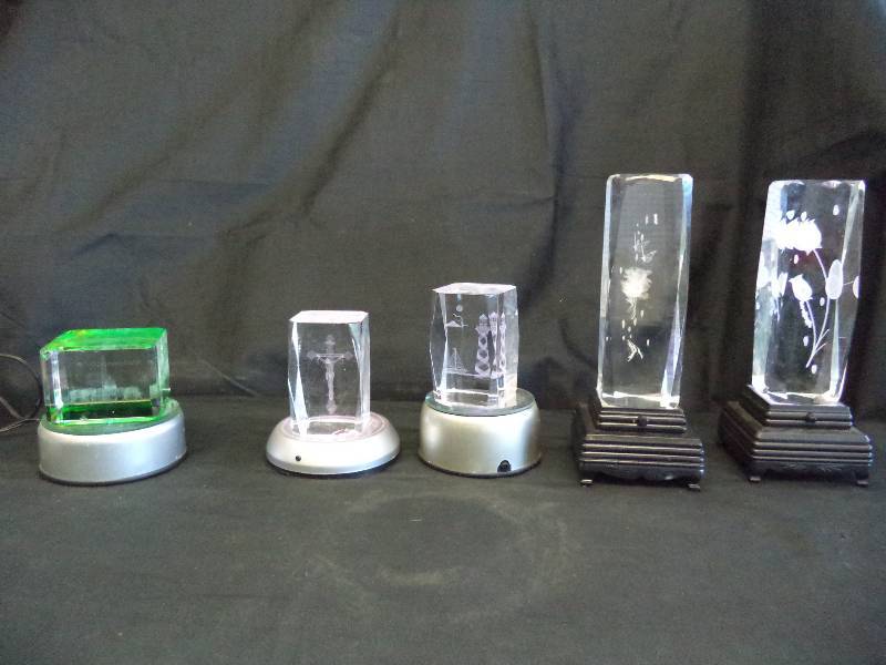 lot 2052 image: Light Up and Rotate Glass  Lot