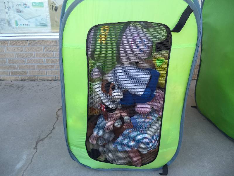 lot 2059 image: Pop Up Basket Filled With Stuffed Plush