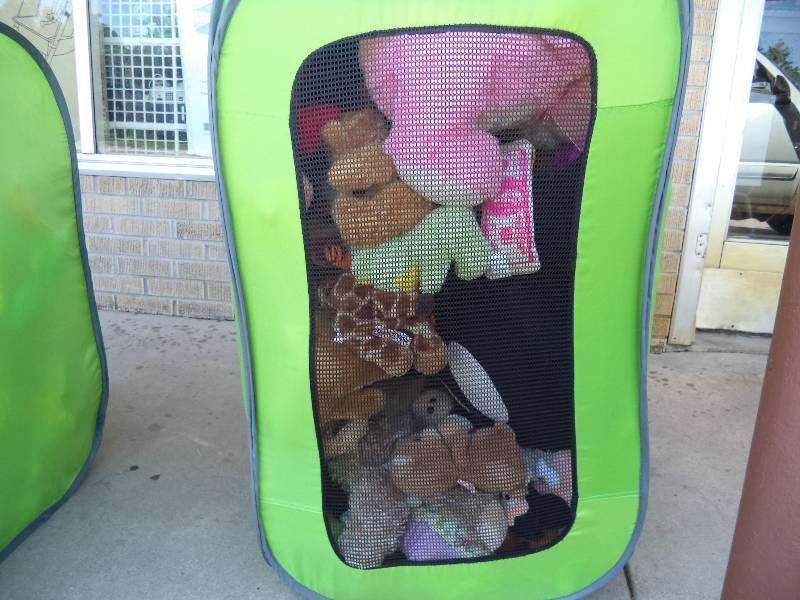 lot 2060 image: Pop Up Basket Filled With Stuffed Plush