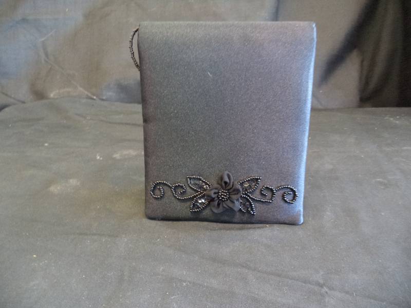 lot 2066 image: Small Clutch Purse