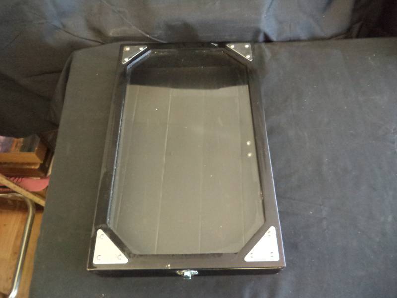 lot 2068 image: Keepsake Box With Glass Front