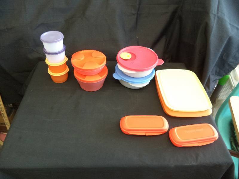 lot 2072 image: Tupperware Lot- All With Lids