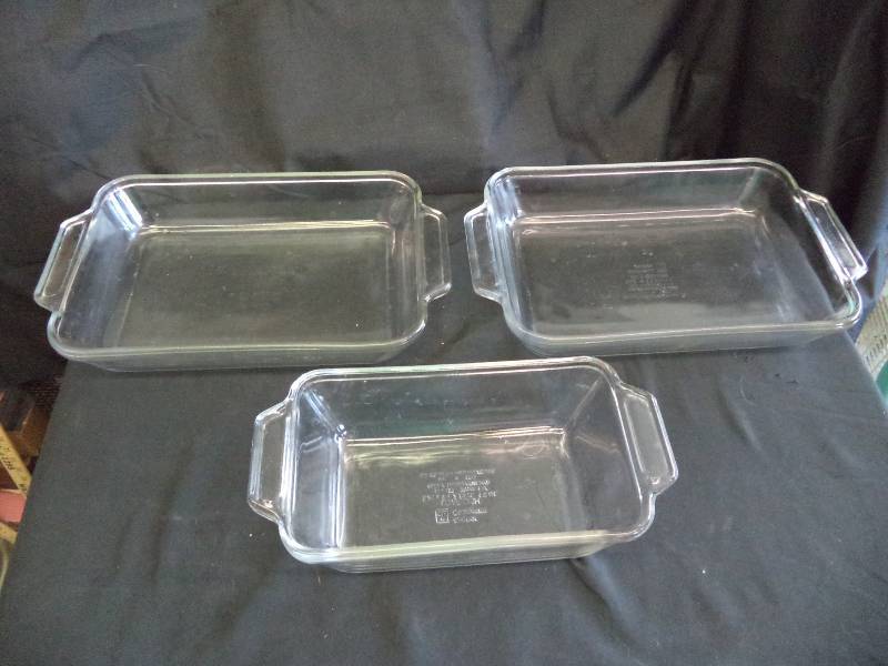 lot 2076 image: Glass Baking 3 Piece Lot