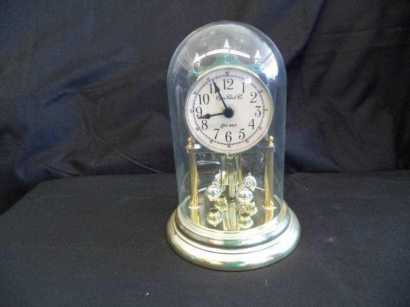 lot 2096 image: Elgin Anniversary Clock  Glass Globe
