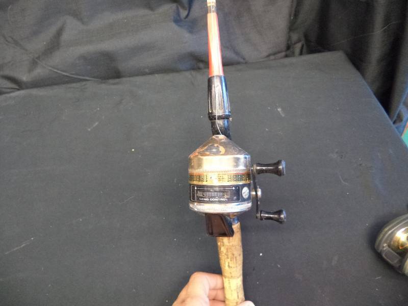 lot 2101 image: Tru-Cast Fishing Pole WReel  Its SQAURE