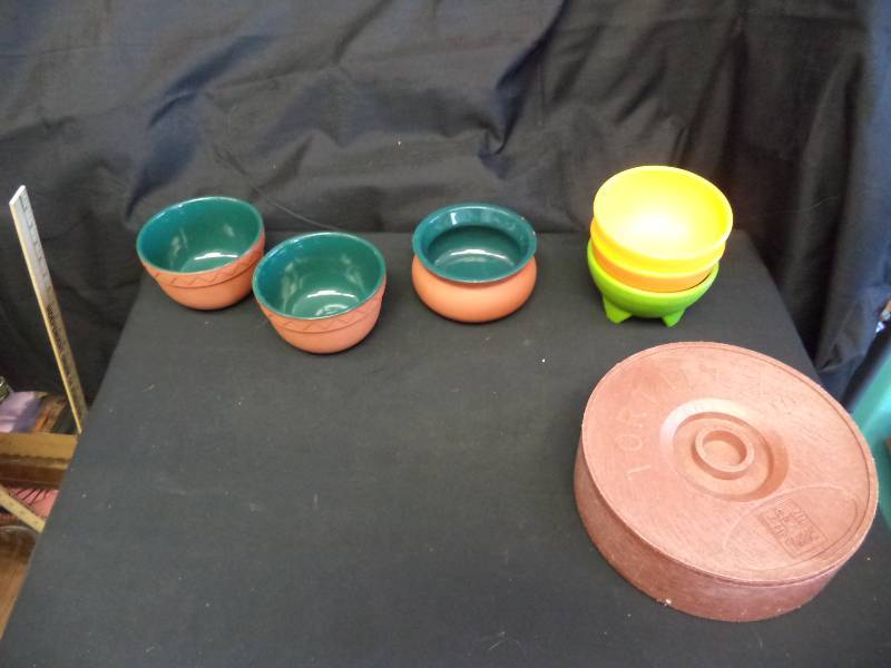 lot 2108 image: Tortilla Holders Salsa Bowls   Fiesta Time