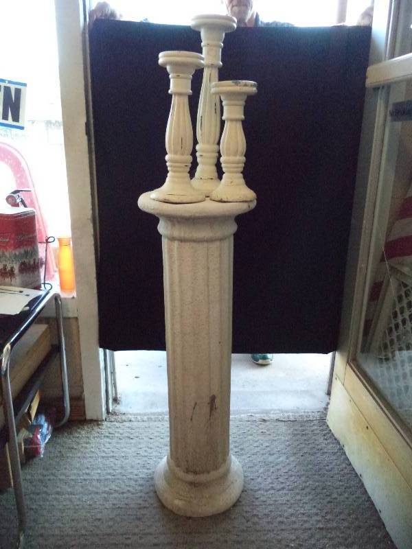 lot 2111 image: Pillars- 4 Different Sizes