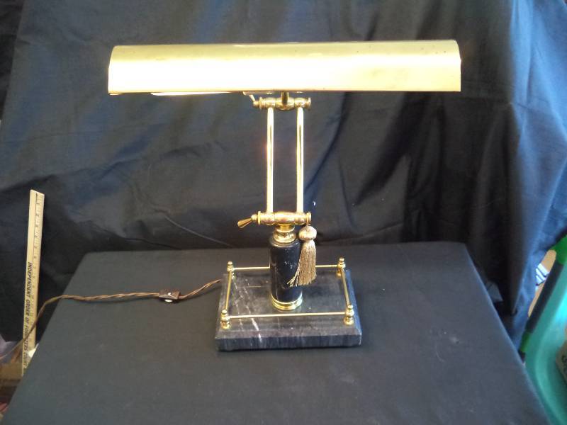 lot 2119 image: Bankers Lamp- Black Marble Base