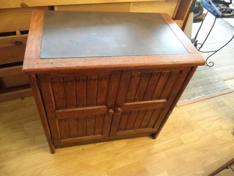 lot 2123 image: Wood Cabinet