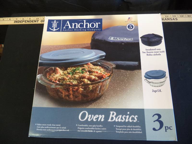 lot 2126 image: Oven Basics Set  3 Piece- New Bakeware