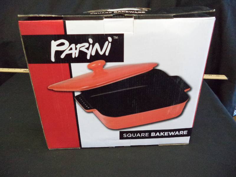 lot 2127 image: Parini Square Bakeware With Lid 9x9 Pan