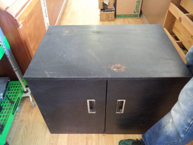 lot 2129 image: Metal Cabinet  20x30x22 Tall