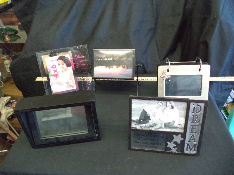 lot 2138 image: 5 Picture Frames