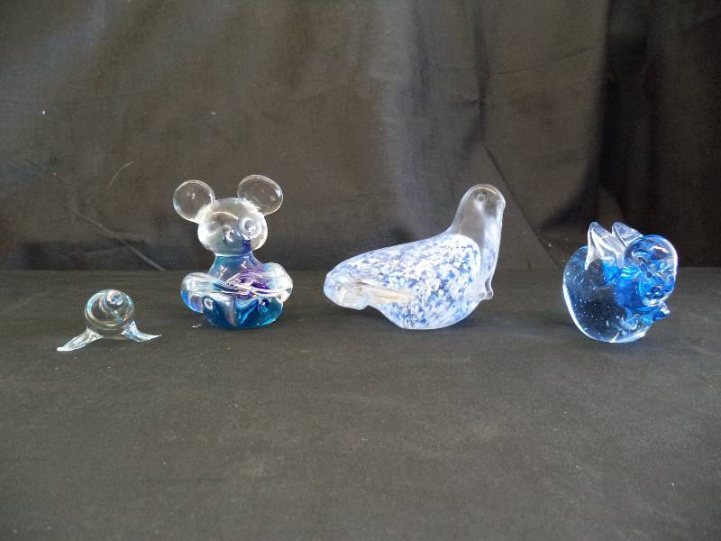 lot 2171 image: 4 Piece Glass Figurines