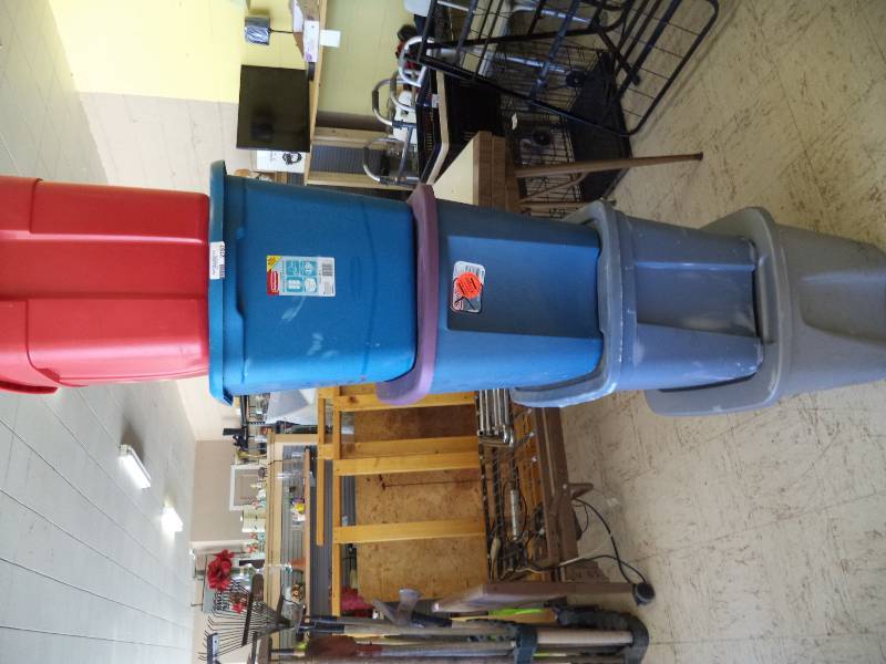 lot 2187 image: 5 Totes With Lids